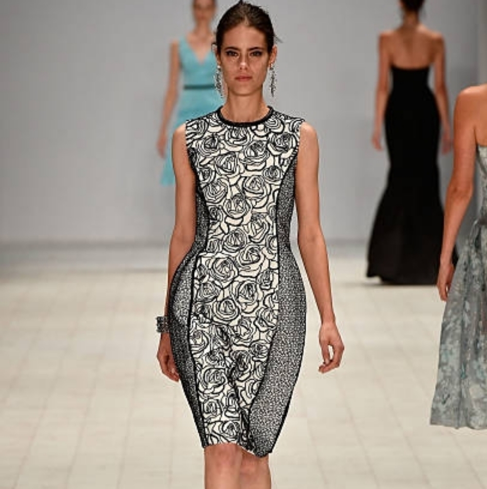 *$4990 NWT OSCAR DE LA RENTA SILK BEAD EMBR. WHT BLACK RUNWAY DRESS US 12